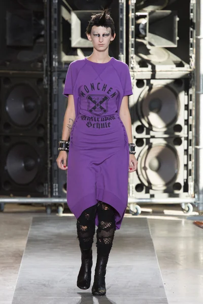 Look 25